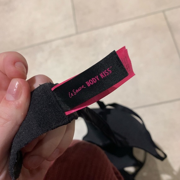 Simple black bra - Picture 2 of 4